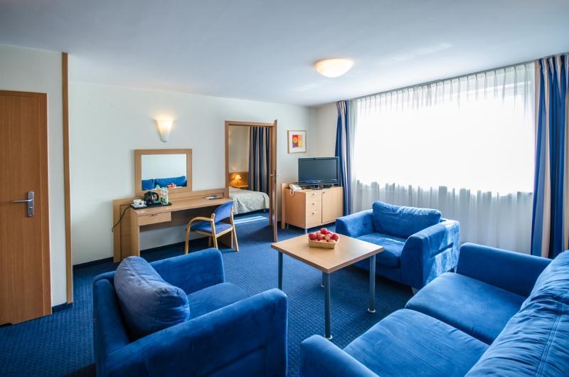 Hotel Wilanow Warszawa By Desilva Exterior photo